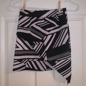 Asymmetrical mini skirt size Small